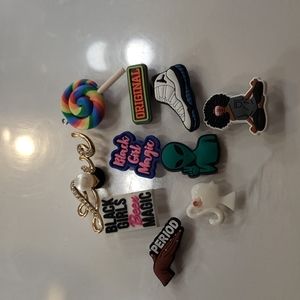 10 random croc jibbitz!